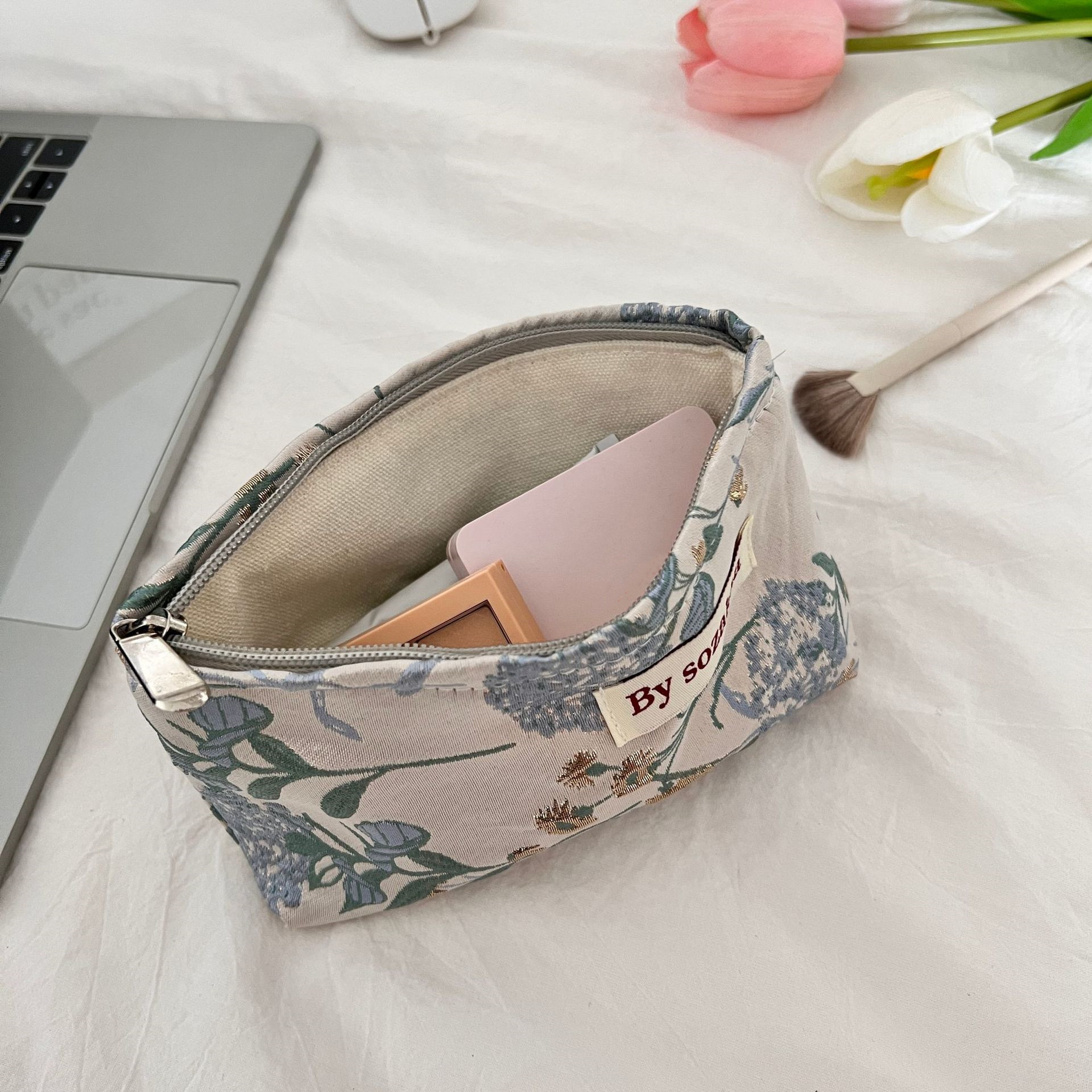 French Embossed Flowers Travel - Travel Accessories Kit For Women avaliação e preço